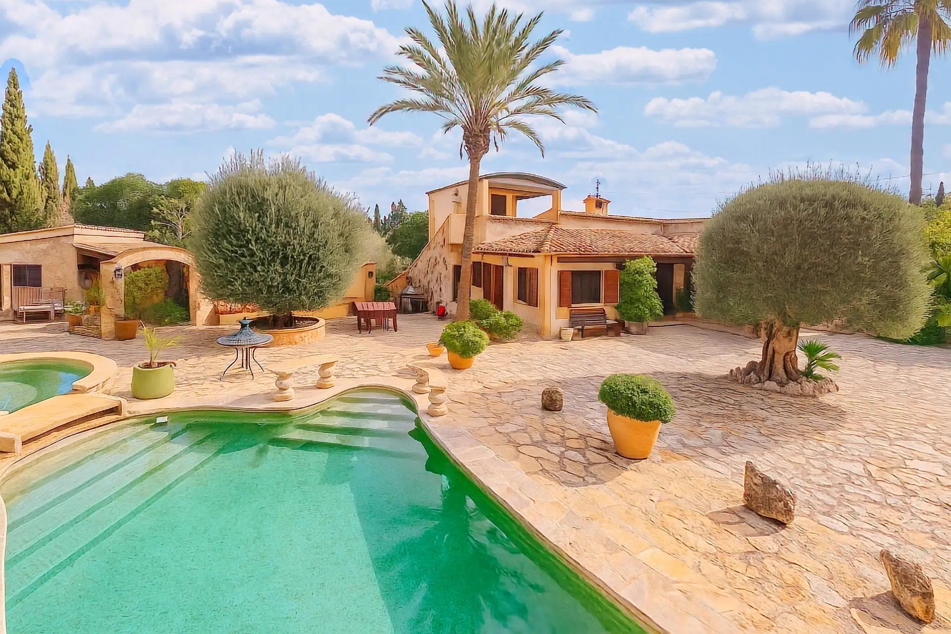 Finca en venta en Pollensa, norte de Mallorca — Encantadora finca con piscina, casa de invitados y licencia vacacional cerca de Pollensa