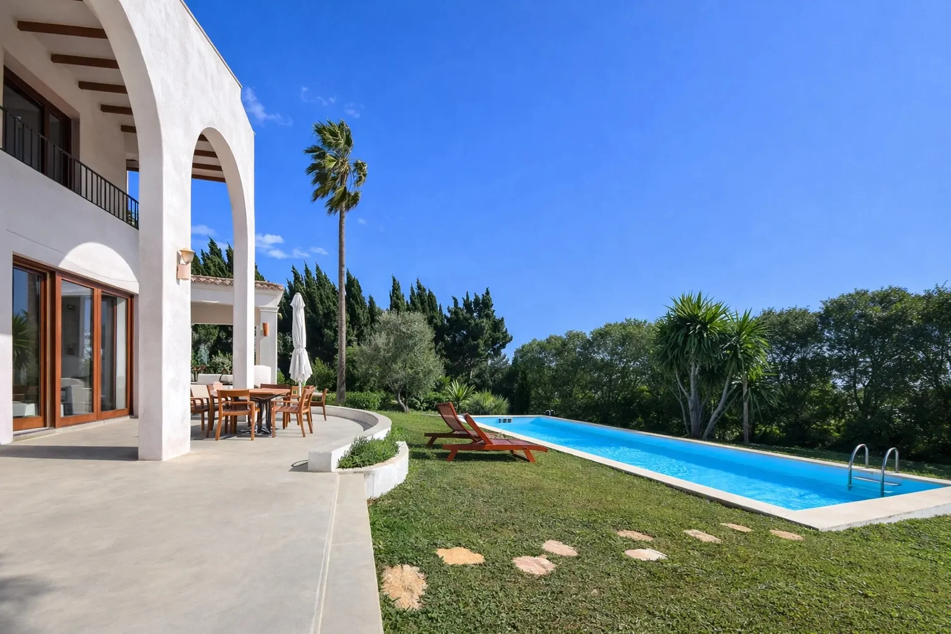 Garden and pool area